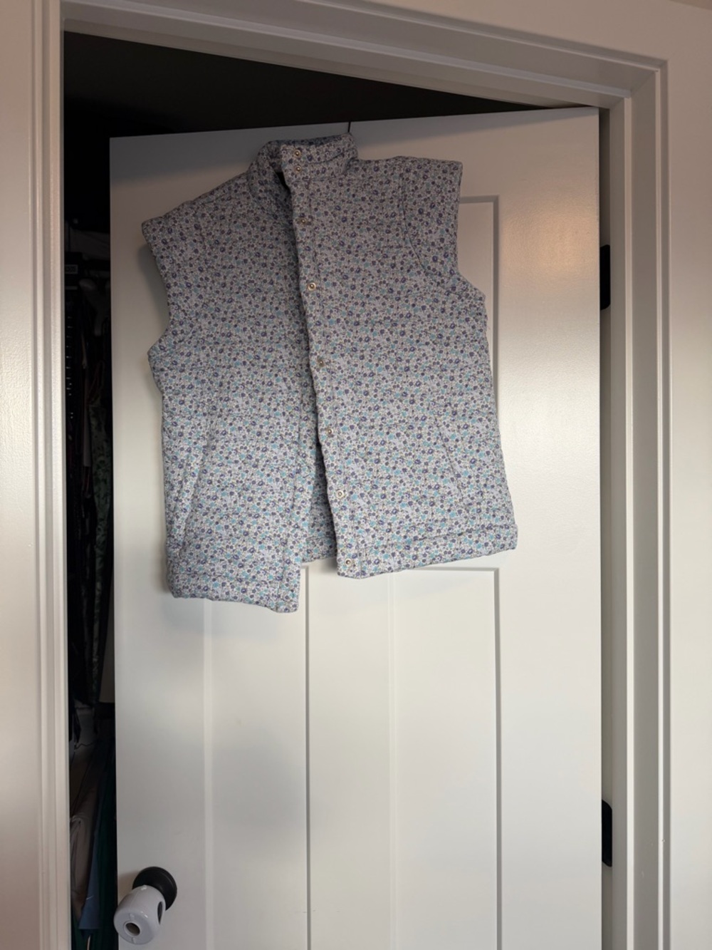 Tuckernuck Hyacinth House Quilted Floral Vest in Light Blue and White